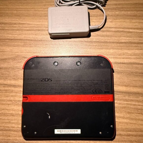 Nintendo 2DS Console Black/Red with Pokemon Bank, Poke Transporter & Games - Picture 16 of 16